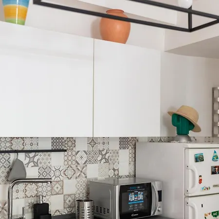 Independent House 51 * נאפולי